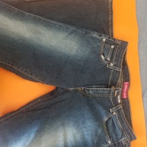 Women's (Jr's) Levis jeans